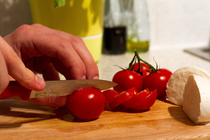 mozzarella, tomatoes, cut, knife, eat, healthy, frisch