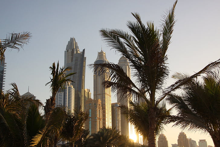 Dubai, gratacels, posta de sol, l'estiu, càlid, port esportiu de Dubai, ciutat