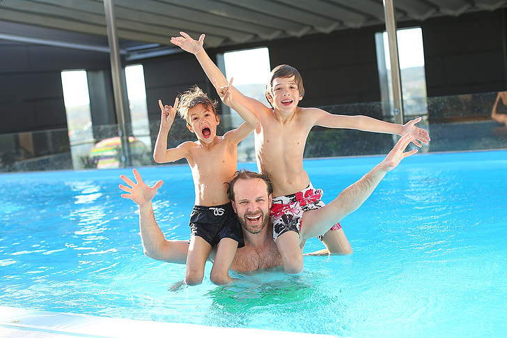 เด็ก, พ่อ, สนุก, ว่ายน้ำ, กิจกรรม, posthotellet, สระว่ายน้ำ