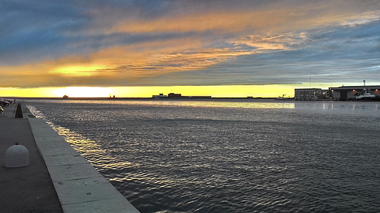 Trieste, Porto, muelle, puesta de sol, Mediterráneo, nubes