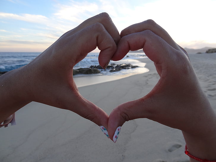 coeur, plage, amour, mains