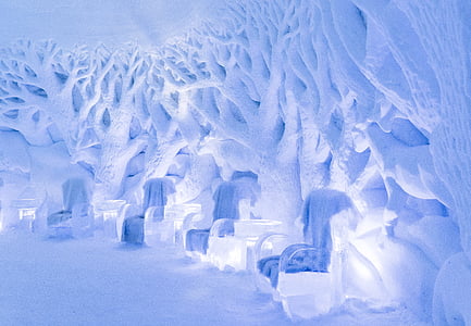 snowhotel, ledus bārs, ledus skulptūras, Kirkenes, Norvēģija, kalni, ainava