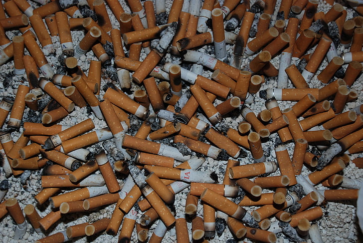 цигари, наркоман, тютюнопушенето