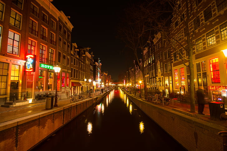 Amszterdam, csatorna, fények, éjszaka, éjszakai élet, piros lámpás negyed, víz