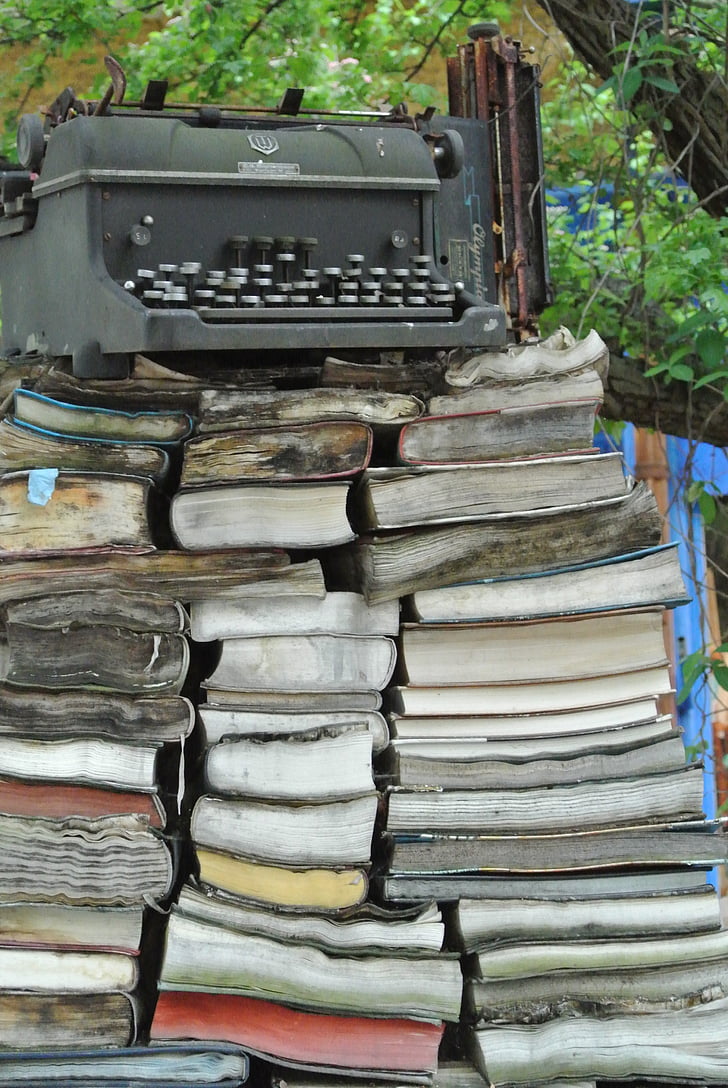 màquina d'escriure, llibres, podrit, vell, retro, periodista, escriptor