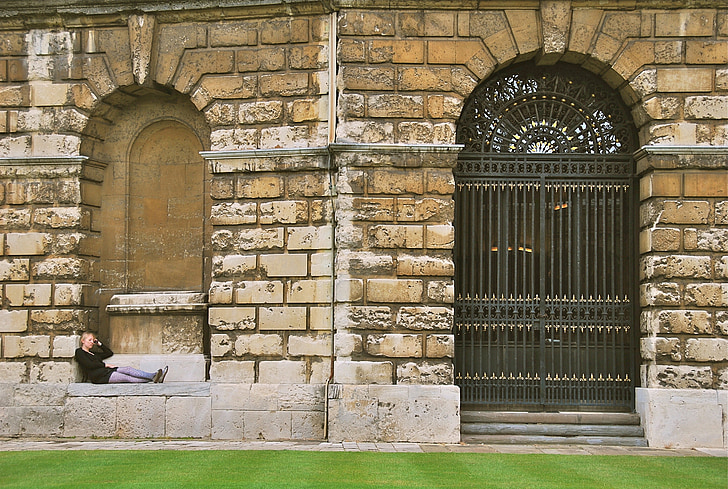 γυναίκα, Οξφόρδη, Πανεπιστήμιο, φοιτητής, κουρασμένος, σε εξωτερικούς χώρους, υπόλοιπο