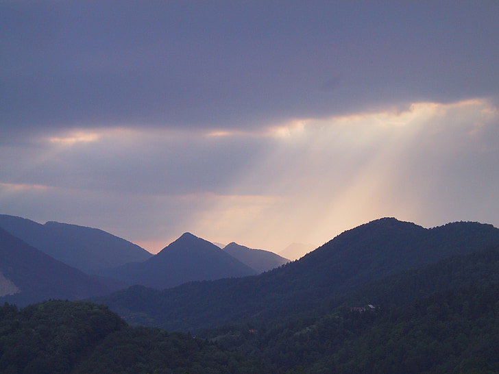kalnai, Debesuota su pragiedruliais, kalnų, Slovėnija, šviesos, Tikiuosi, kad, lietus