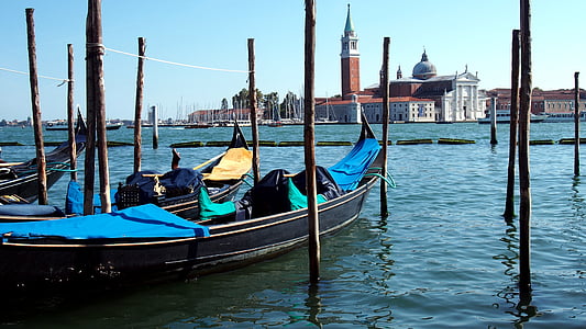 Benetke, Gondola, kanal, Gondola - tradicionalna čoln, Navtična plovila, kanal, privezana