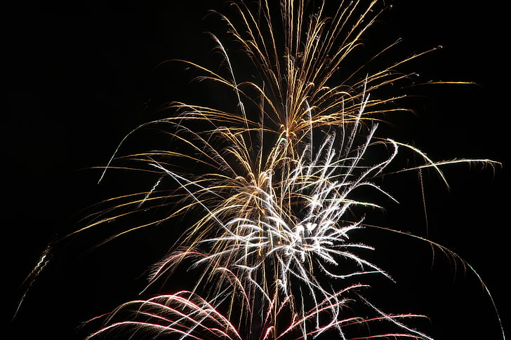 feux d’artifice, nouvel an, Sylvester, jour de l’an, pyrotechnie, nuit, douche d’étincelles