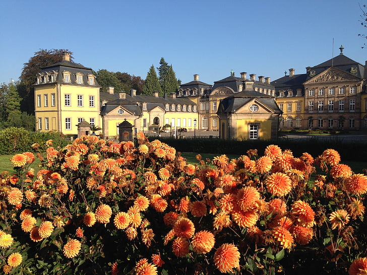 Zamek, kwiaty, park zamkowy, Schlossgarten