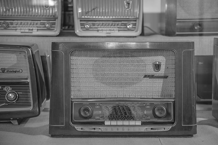 Radio, radio a valvole, oggetto d'antiquariato, vecchio, altoparlanti, retrò, tubi a vuoto
