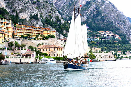 Plavba lodí, loď, Lago di Garda, Itálie