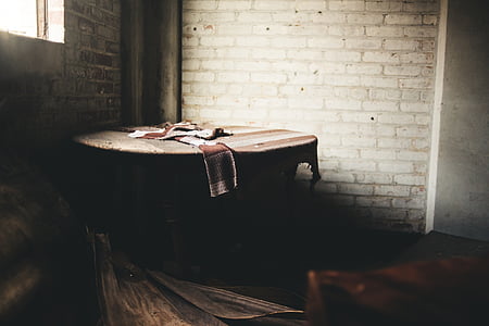 кръгова, таблица, кърпа, дървен материал, тухли, стая, закрито