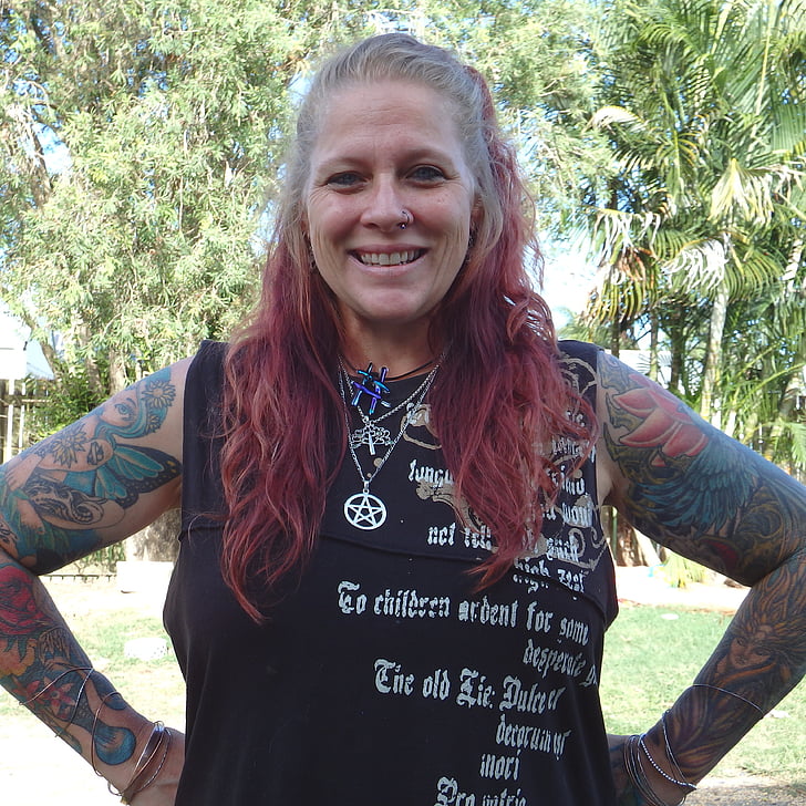 sieviete, tetovēto, smaids, laimīgs, pārliecināts, Austrālijas, lepns