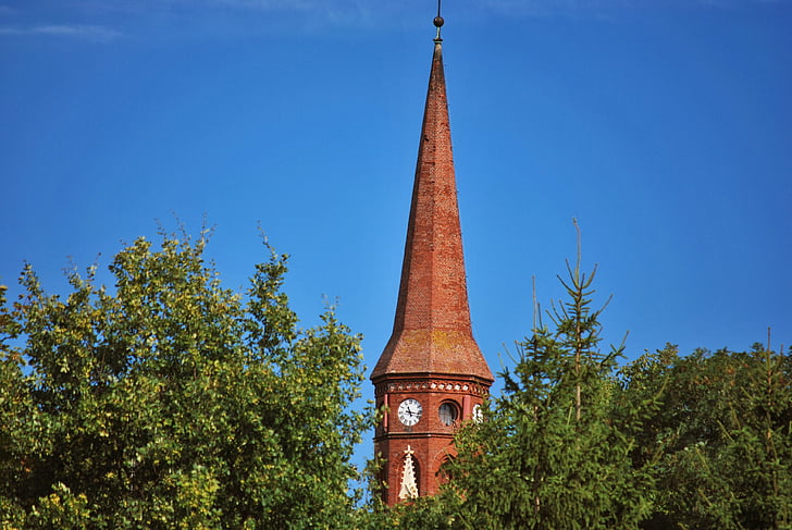 tornis, baznīca, ķieģelis, koks, zilas debesis, vecās ēkas, arhitektūra