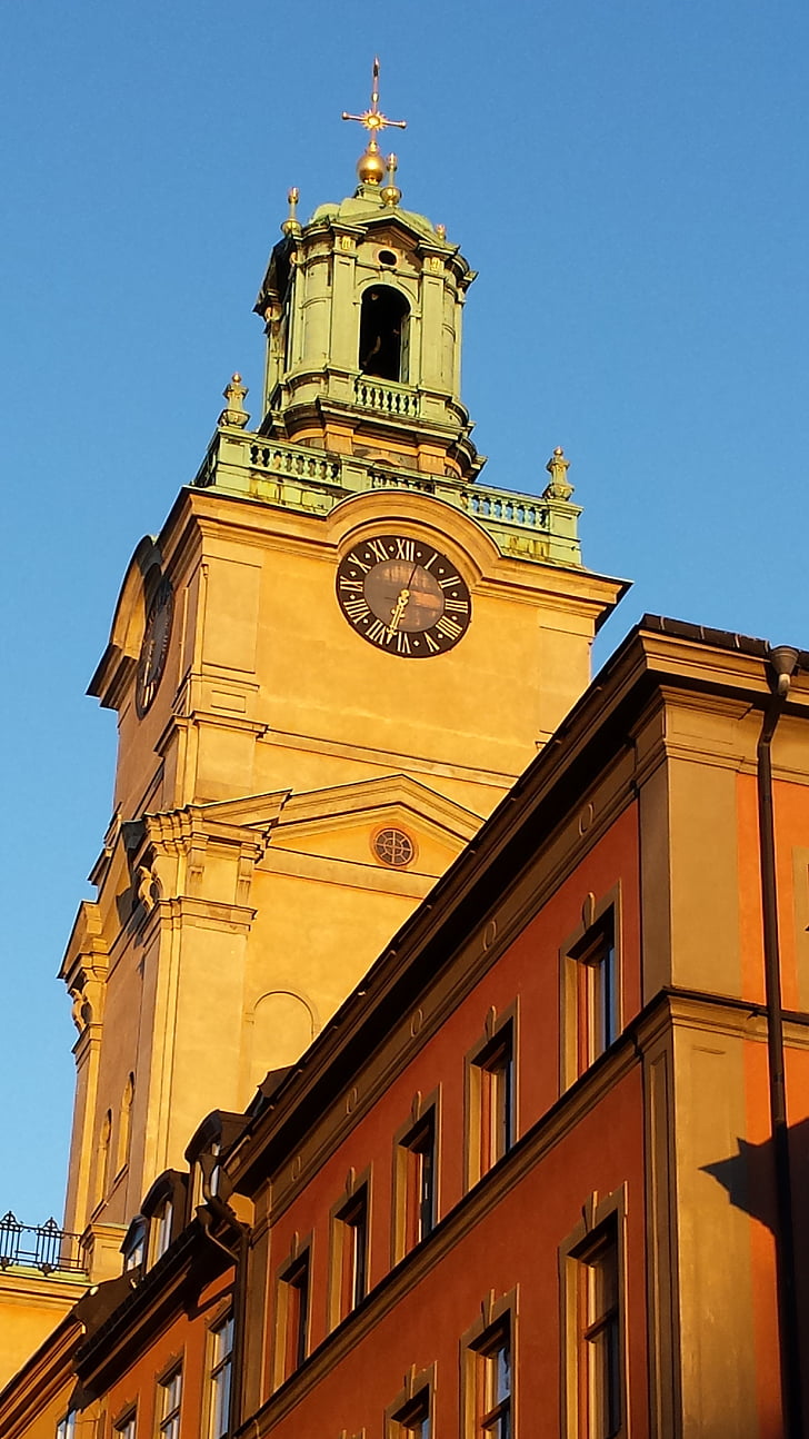 Stockholm, kostol, slnko