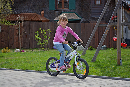 criança, menina, bicicleta, andar de bicicleta, para fora, natureza, jogar