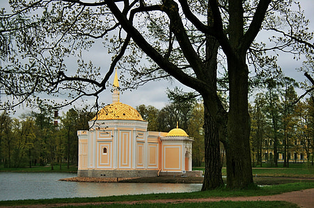 Κτήμα tsarskoe Σέλο, Αγία Πετρούπολη, Λίμνη, εκκλησάκι, περίτεχνα, δέντρα