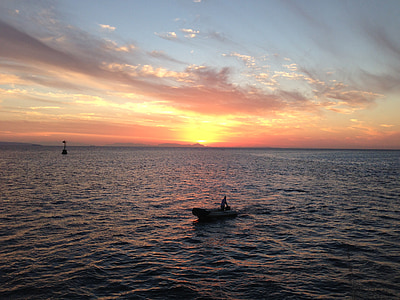 tramonto, mar rosso, pescatore