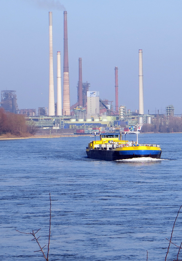 Rhen, Rhine kryssningar, fartyg, industrin, skorstenar, fraktfartyg, vatten