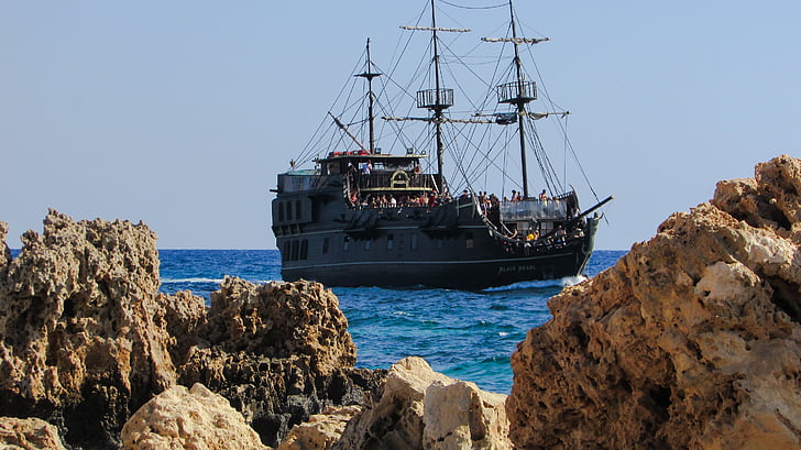πειρατικό πλοίο, μαύρο μαργαριτάρι, ιστιοφόρο, παλιάς χρονολογίας, στη θάλασσα, βραχώδη ακτή, κύματα