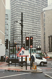 cruzamento de estrada, Londres, tráfego à esquerda, luzes de tráfego, semáforo, cidade, vida na cidade