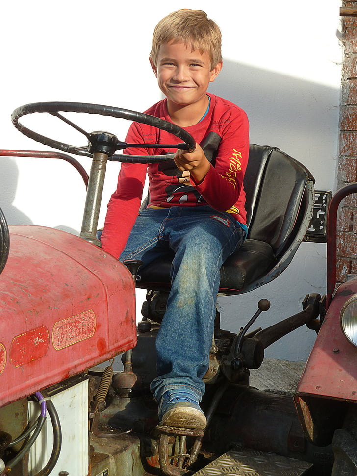chlapec, traktor, červená, poľnohospodárstvo, úžitkový automobil, stroj, staré