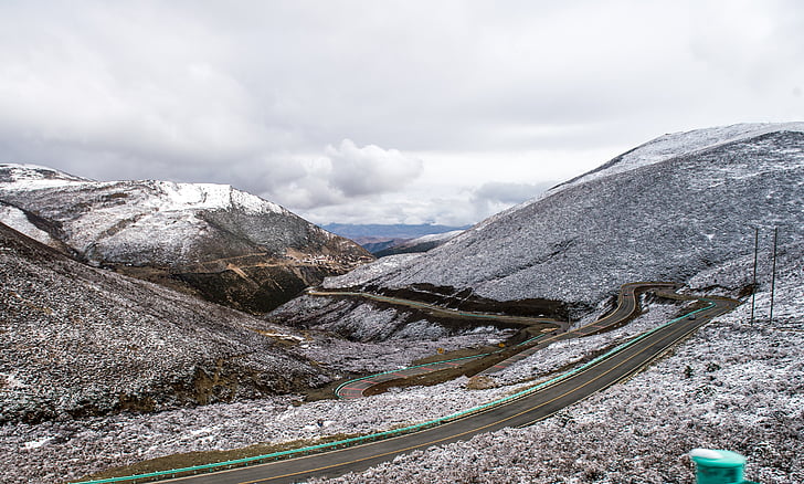 autocesta, snijeg na brdu, krajolik