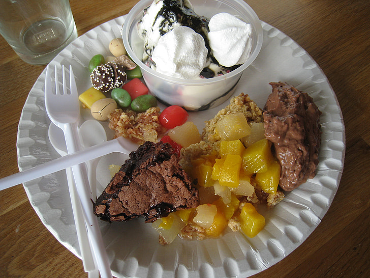 plate, galda piederumi, saldējums, biķeri, deserts, konfektes, šokolādes pudiņš