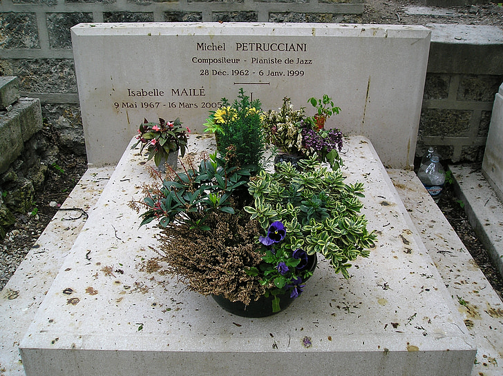 Michel petrucciani esik, pianniste jazz, zeneszerző, és isabelle maile, a felesége, Pere lachaise temető, Párizs