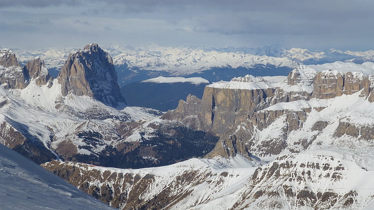 Dolomiterna, Italien, Sassolungo, Sella-massivet, bergen, snö, blå himmel
