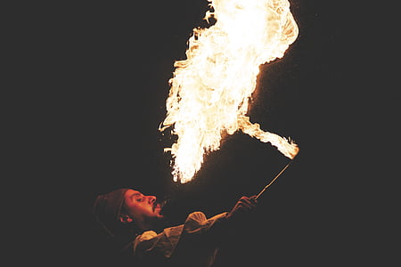 om, foc, dansatoare, Holding, stick-ul, flăcări, foc de respiraţie