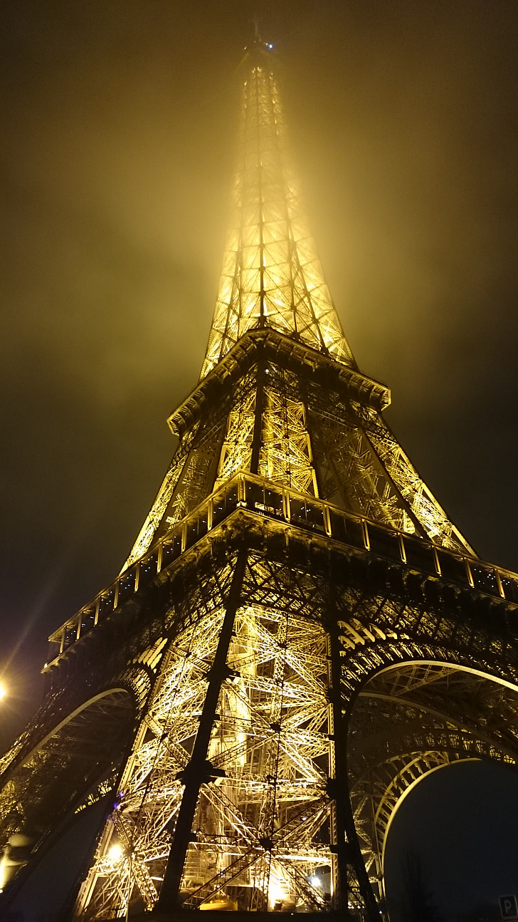 Paříž, Eifel tower, noční