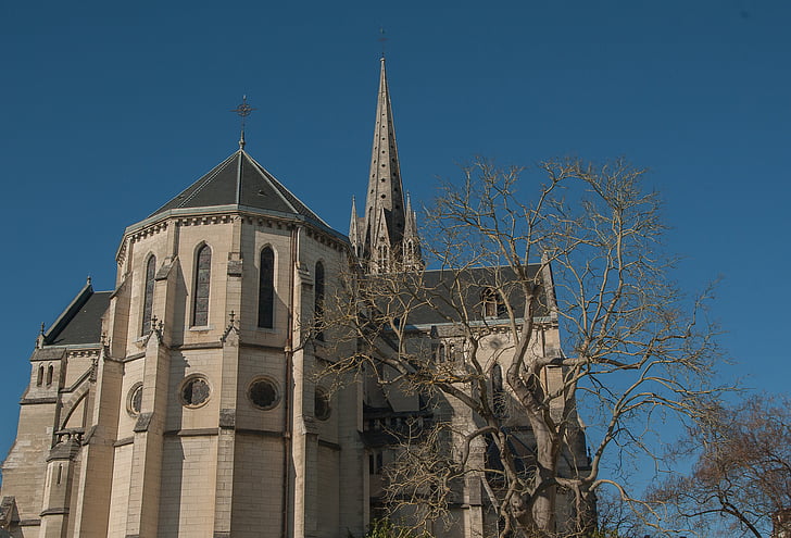 Béarn, Pau, Biserica, istorie, religie, arhitectura, constructii exterioare