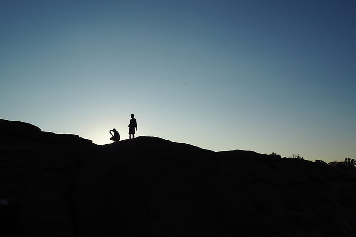 persons, two, silhouettes, ridge, aboce, high, backlight