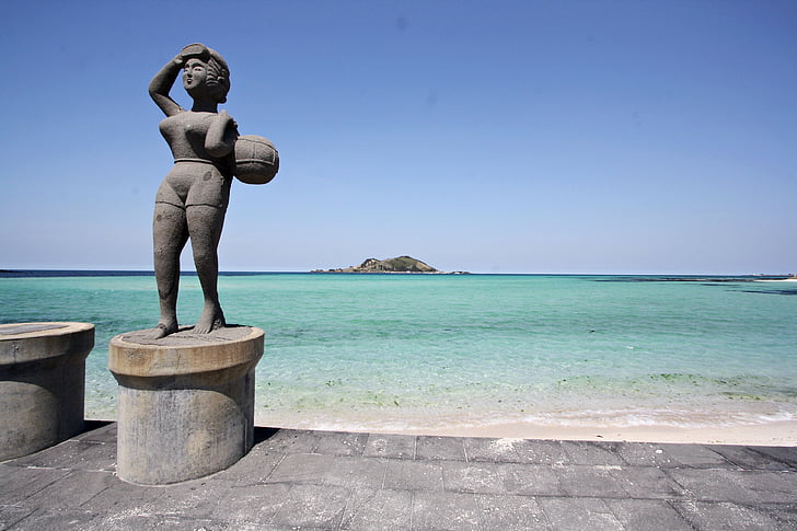 estatua de piedra, mar, playa que se baña, muelle, azul, ondas, arena