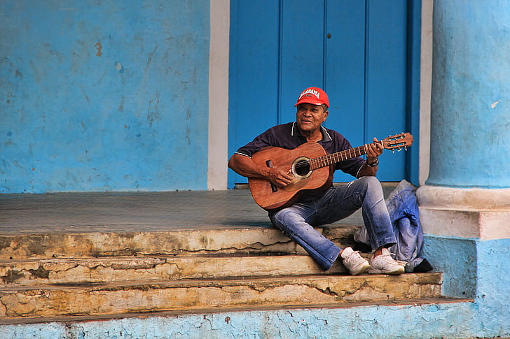 muzyk, człowiek, kubański, Kuba, gitara, schody, niebieski