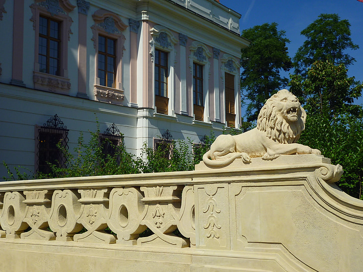 hungary, gödöllő hungary, castle, statue, entrance, lion, stone fence