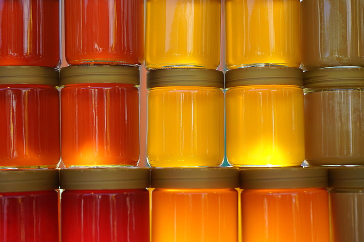 miel, pots de miel, miel de forêt, miel de fleurs, lumière de retour, miel jaune, claire