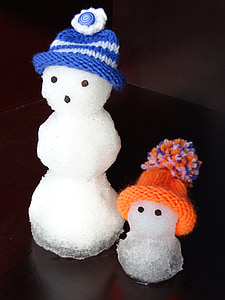 snow man, snowmen, family, cap, blue, orange, melt