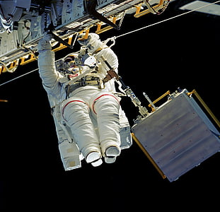 astronavt, Spacewalk, ISS, orodja, obleko, paket, povodec