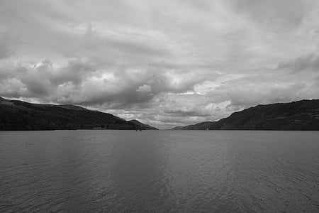Loch ness, ezers, Skotija, caurums, daba, mākoņi, melnbalts