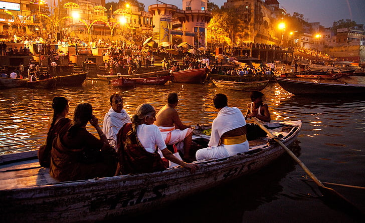 rieka, člny, India, ľudia