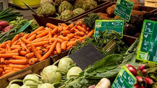 markedet, grønnsaker, gulrøtter, artisjokker, urter, salvie, timian