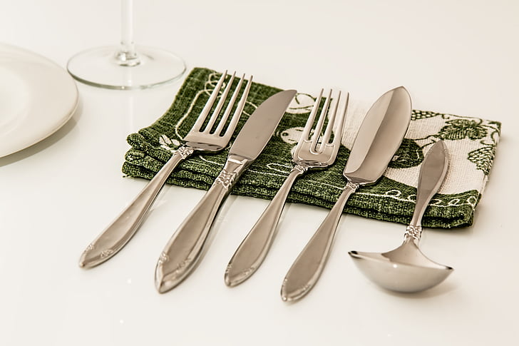 place setting, dinner, cutlery, dining, celebration, restaurant, table