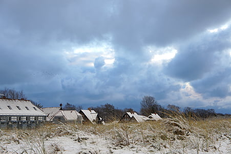 Ahrenshoop, Mar Báltico, Playa buhne, nubes, casas