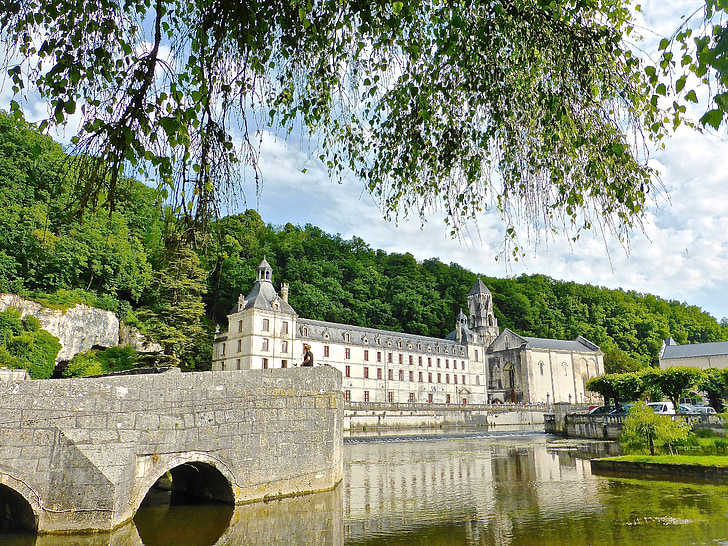 BRANTOME, dronhe river, marouatte, Chateau, Weir, reflektion, lugn