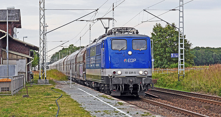 Pociąg towarowy, Stacja kolejowa, platformy, tranzyt, zementzug, Großraum dare, luzem