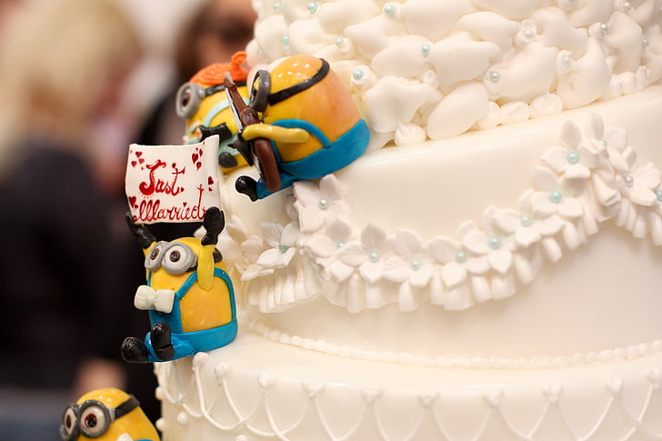 just married, minions, wedding, marry, wedding cake
