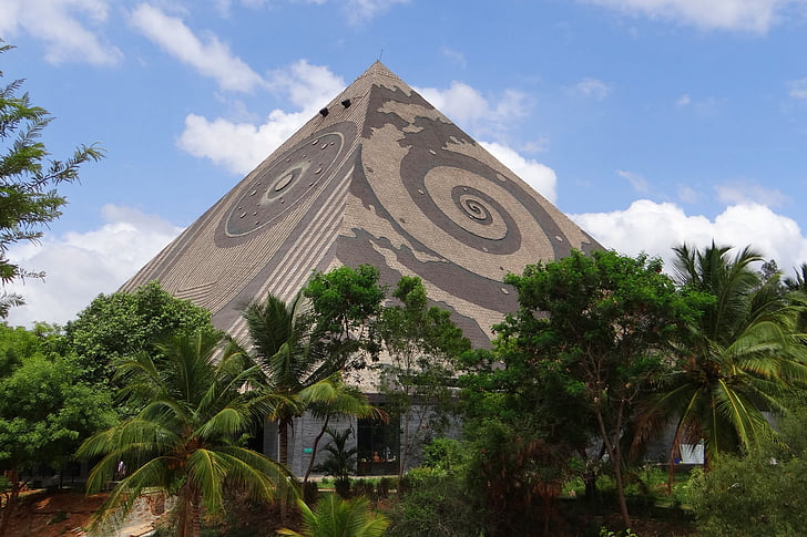 巨大なピラミッド, 瞑想, ヨガ, ピラミッド バレー, カルナータカ州, インド